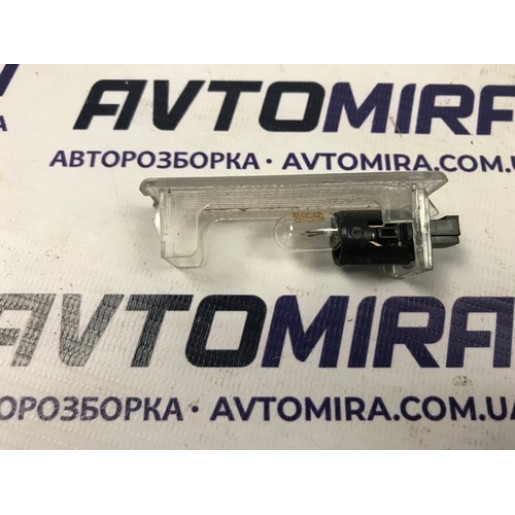 Плафон освещения багажника Ford Focus 3 Wagon 2011-2017 AM5113A756AA